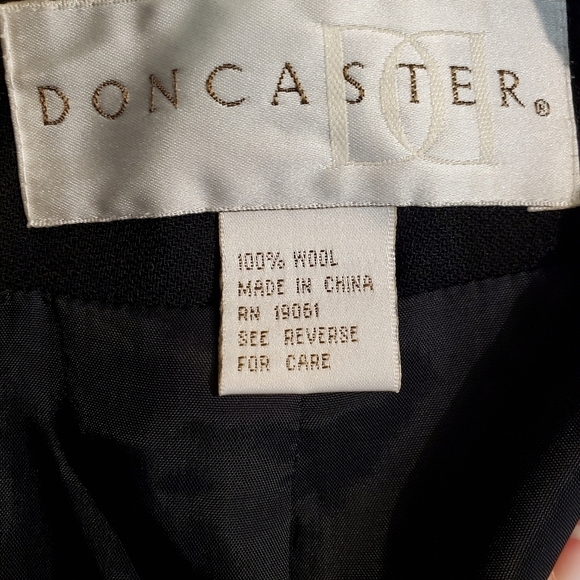 Doncaster Black Soft Wool Button Down Blazer - Picture 5 of 7